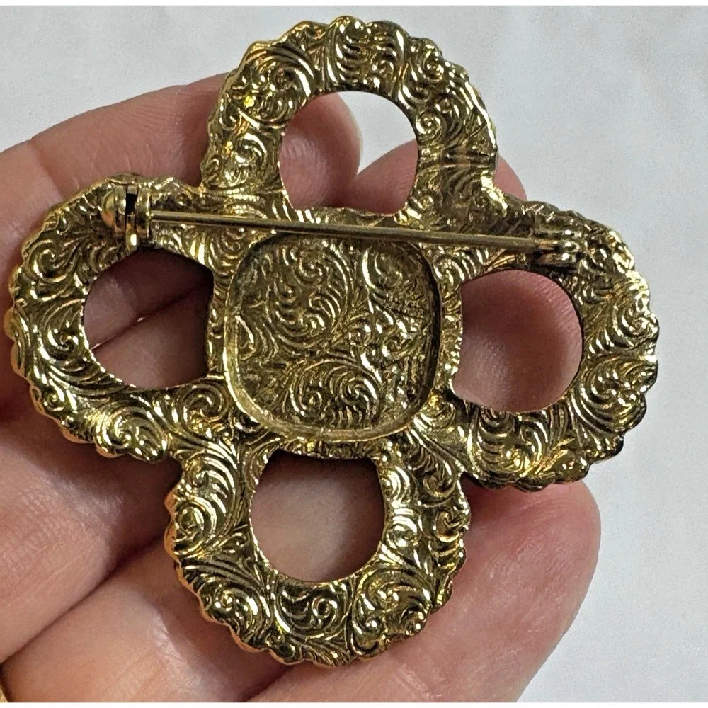 Unbranded ornate gold